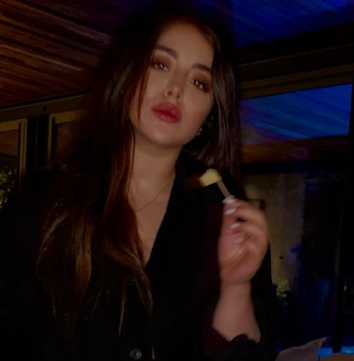 هيا مرعشلي تكشف جسدها بصورة فاضحة